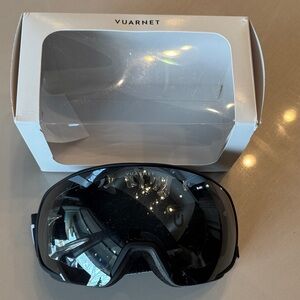 NWT: Vuarnet Black Ski / Snowboard Goggles with Reflective Dark Magnetic Lens